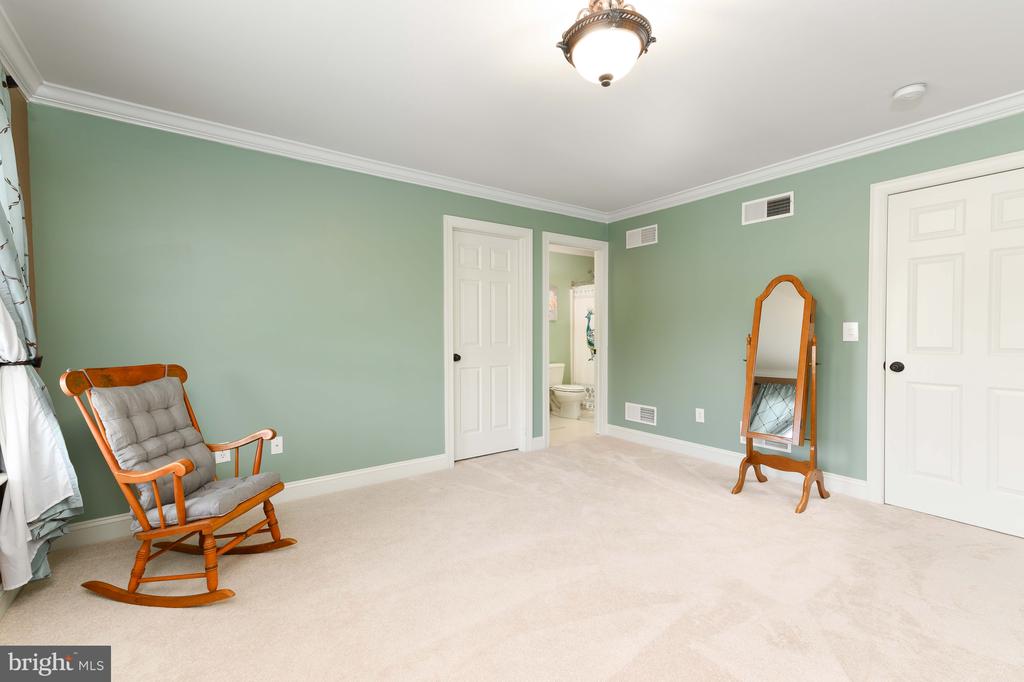 128 Harrogate Dr