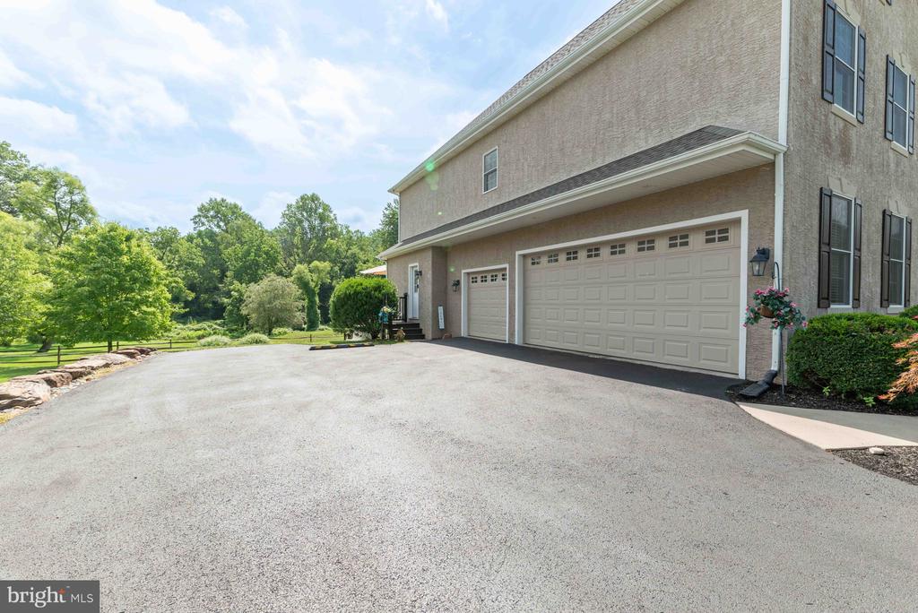 128 Harrogate Dr