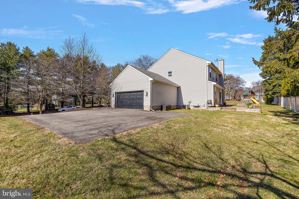 1402 Deer Meadow Ln