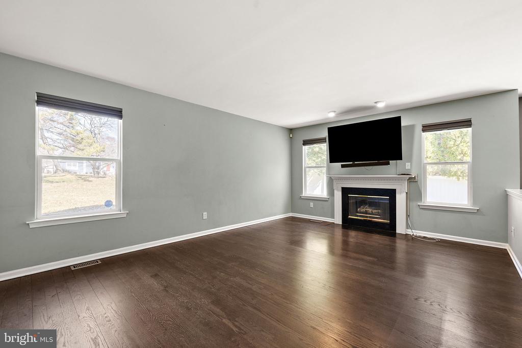 1402 Deer Meadow Ln