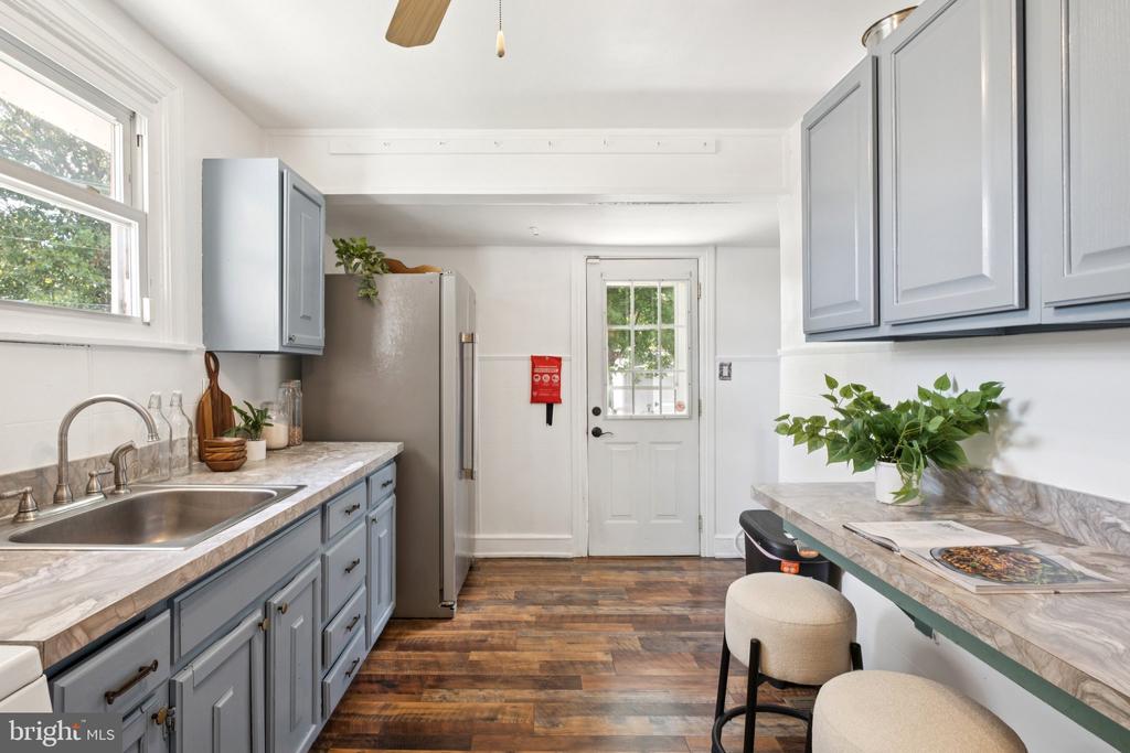 20 W FORRESTVIEW ROAD