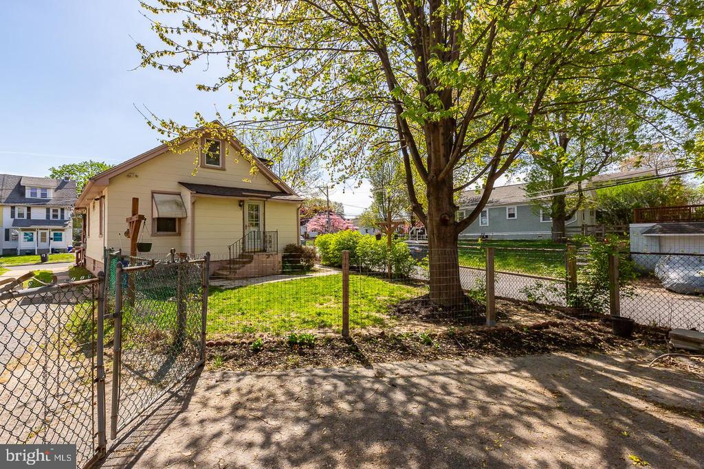 20 W FORRESTVIEW ROAD