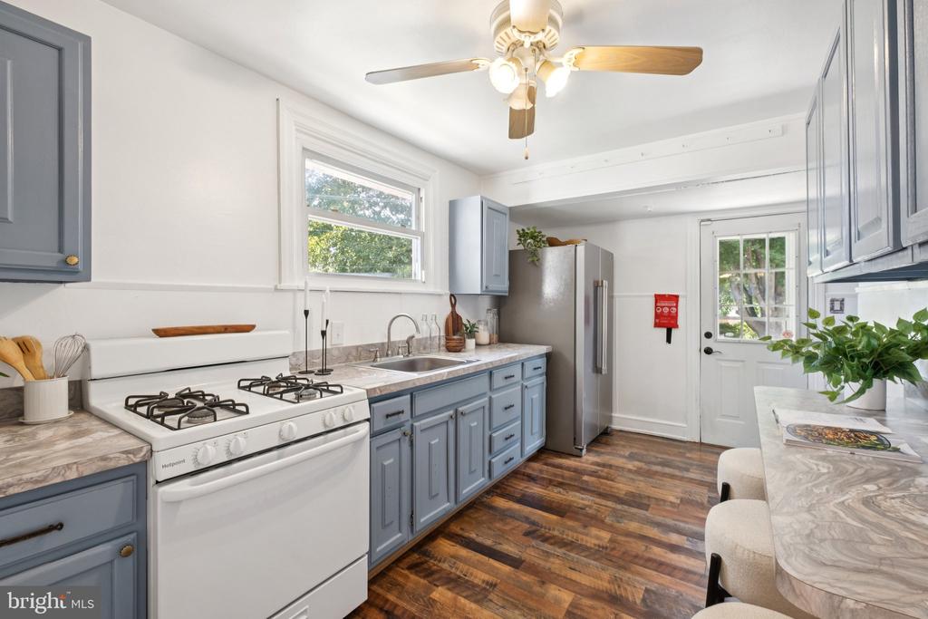 20 W FORRESTVIEW ROAD