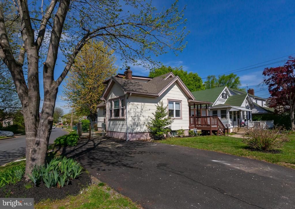 20 W FORRESTVIEW ROAD