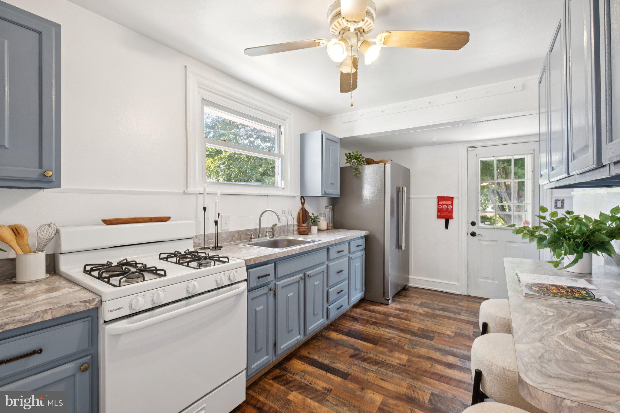 20 W FORRESTVIEW ROAD