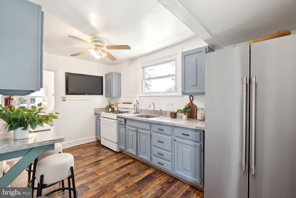 20 W FORRESTVIEW ROAD