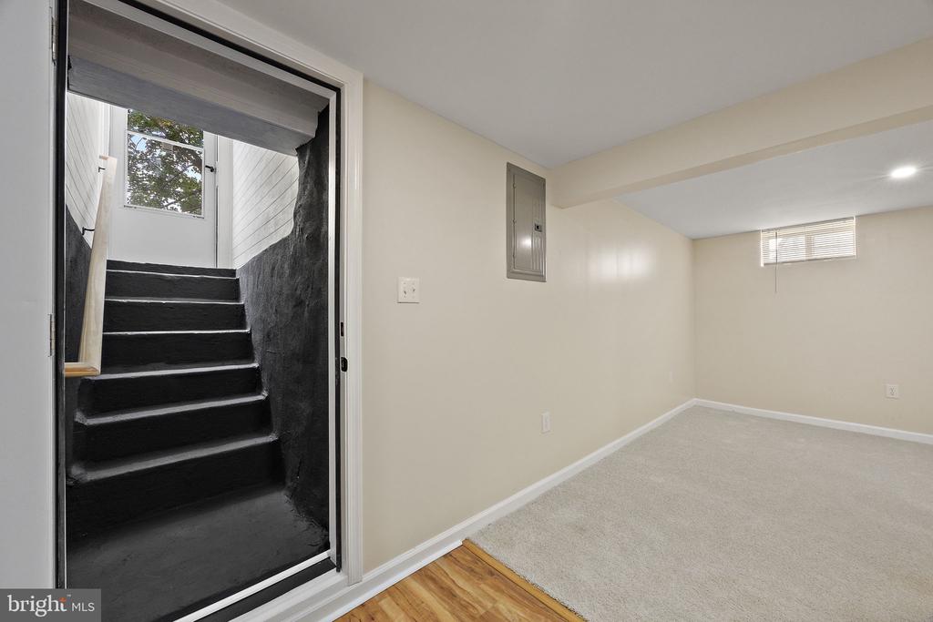 53 SEWARD LANE