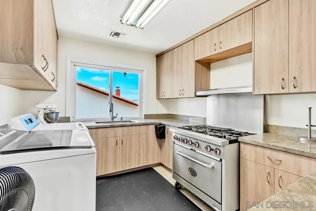 2257 Nielsen St