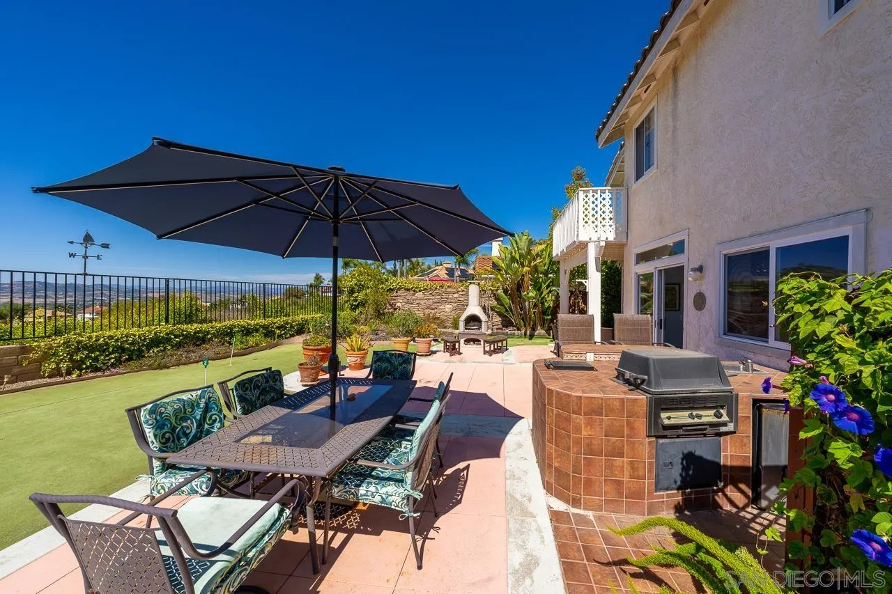 5114 Bella Collina St