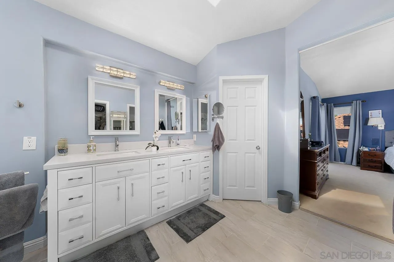 5114 Bella Collina St