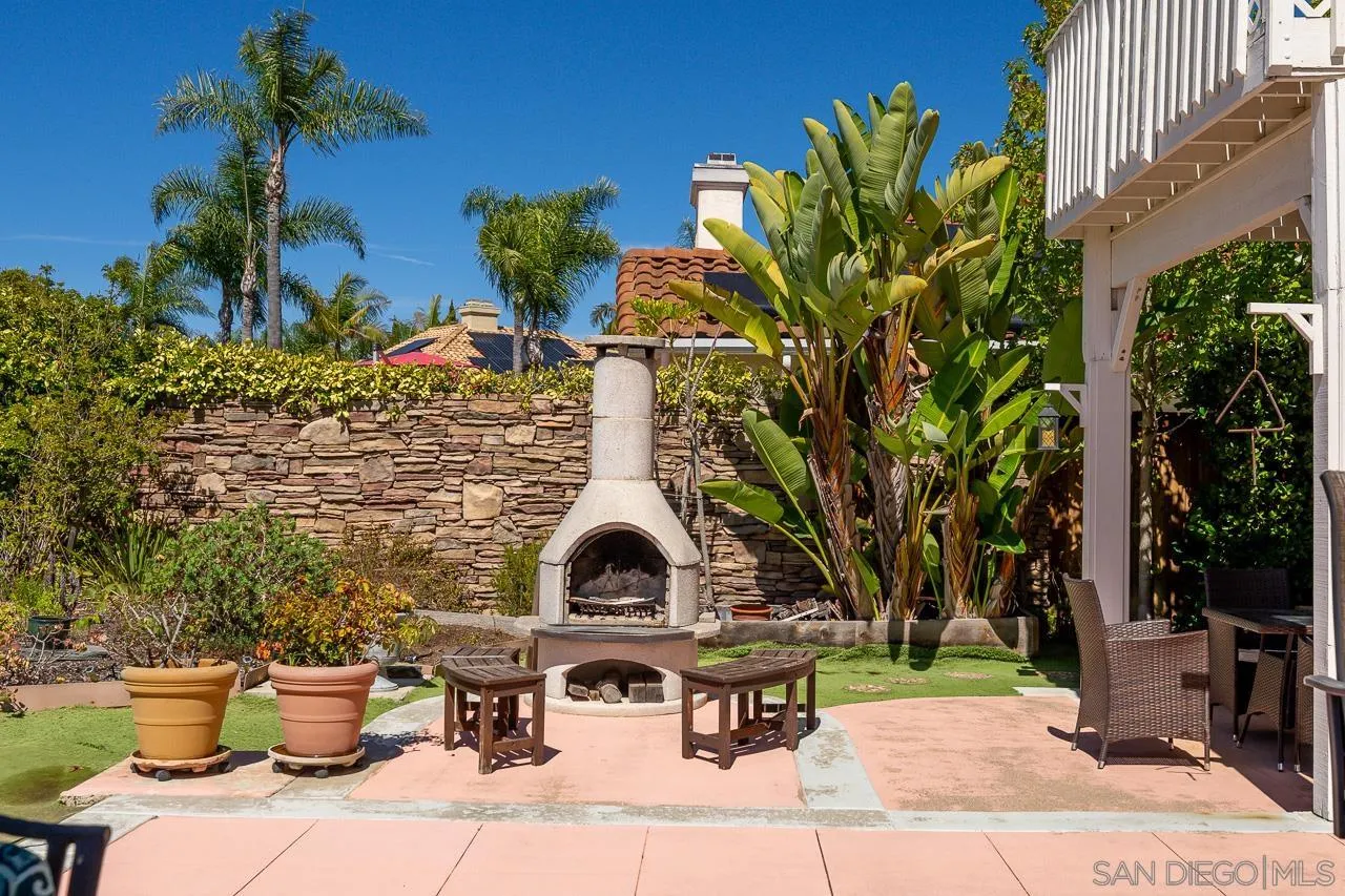 5114 Bella Collina St