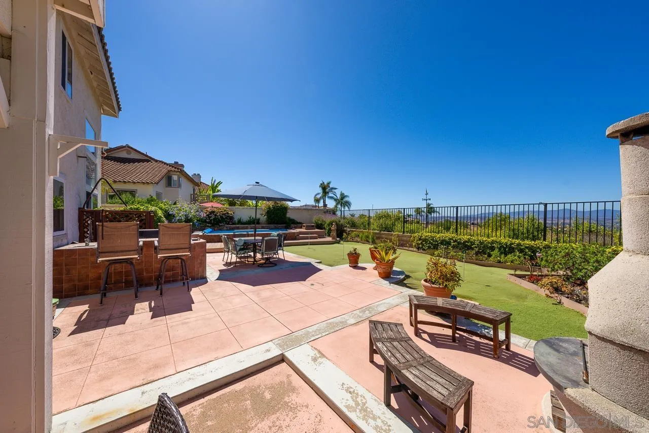 5114 Bella Collina St