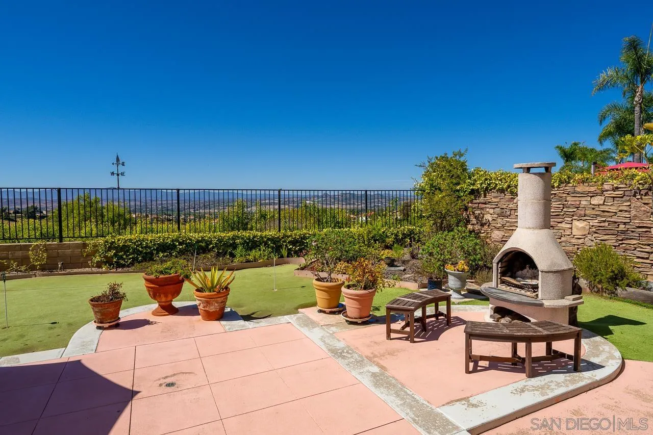 5114 Bella Collina St