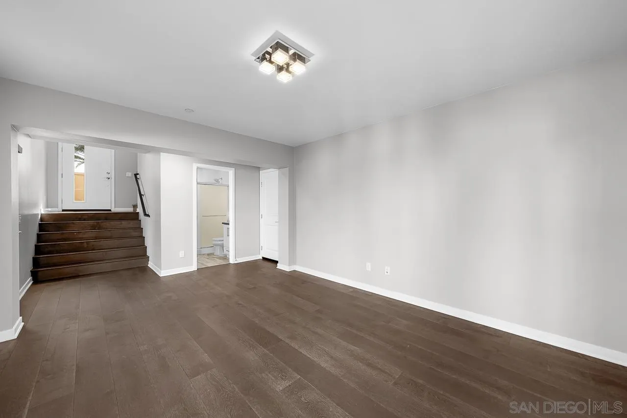 8352 Ridge Ct