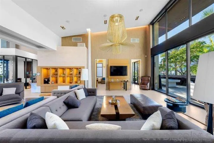 2776 Via Alta Pl