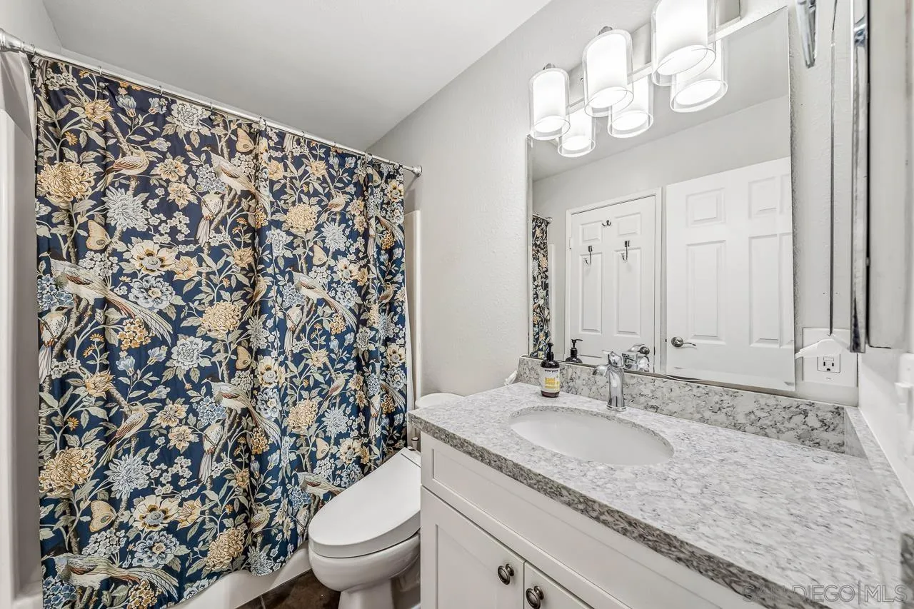 5661 Lake Park Way Unit 6