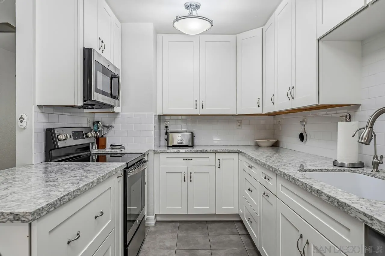 5661 Lake Park Way Unit 6