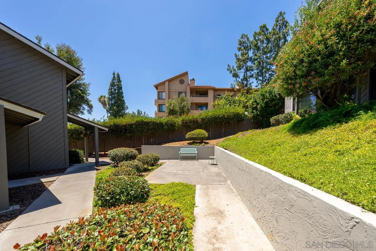 5661 Lake Park Way Unit 6
