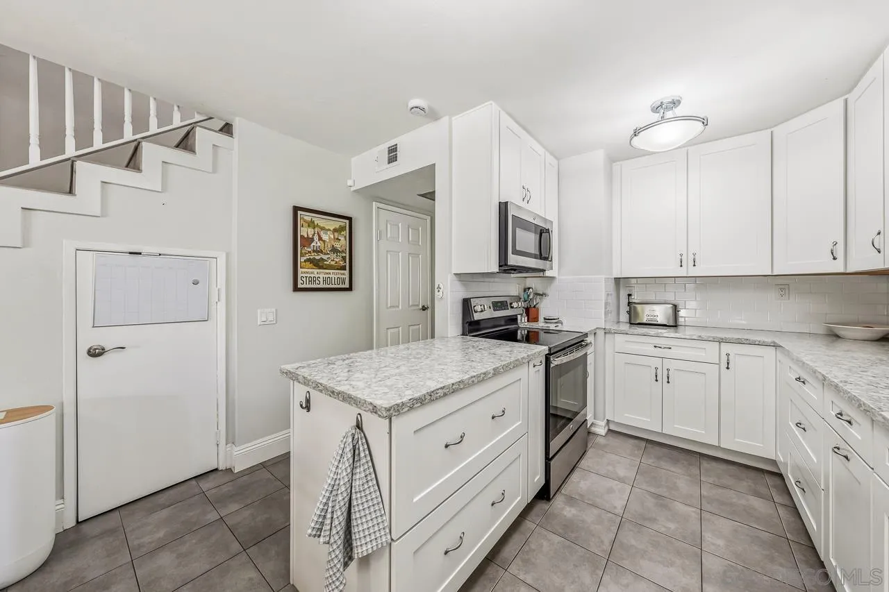 5661 Lake Park Way Unit 6