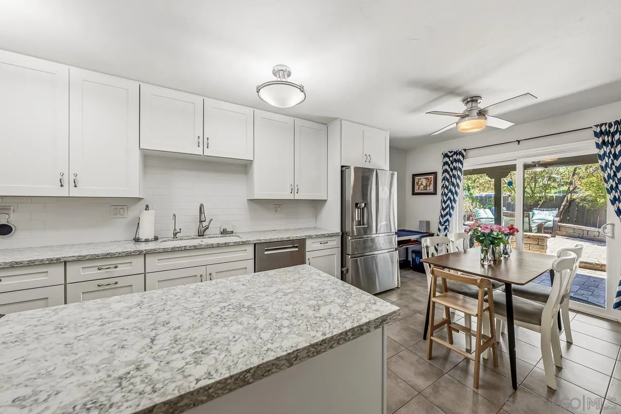 5661 Lake Park Way Unit 6