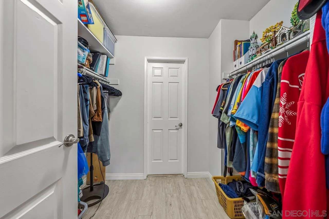 5661 Lake Park Way Unit 6