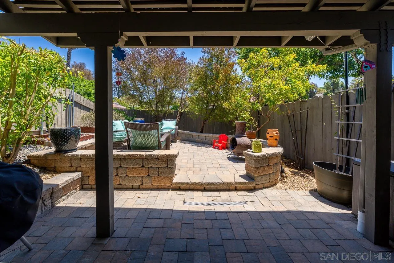 5661 Lake Park Way Unit 6