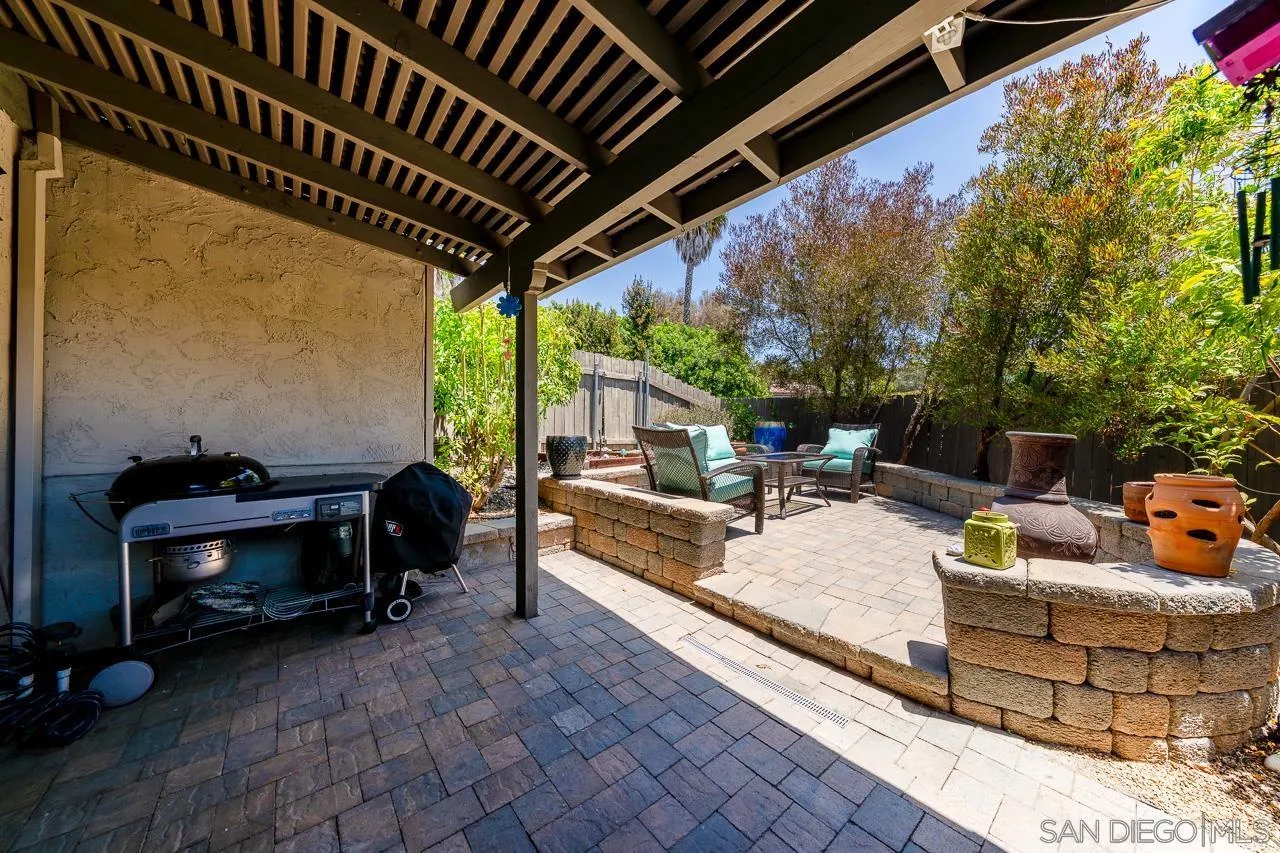 5661 Lake Park Way Unit 6
