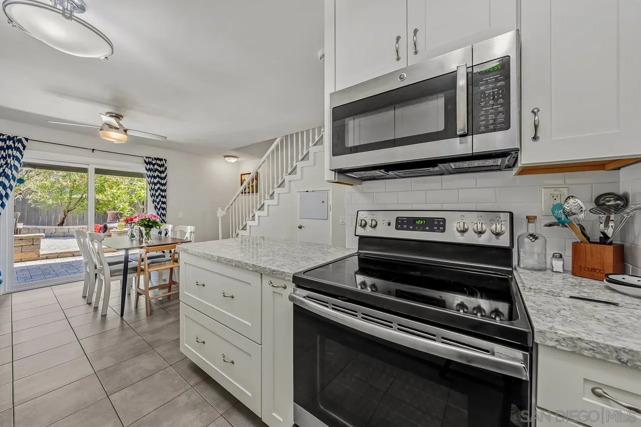 5661 Lake Park Way Unit 6
