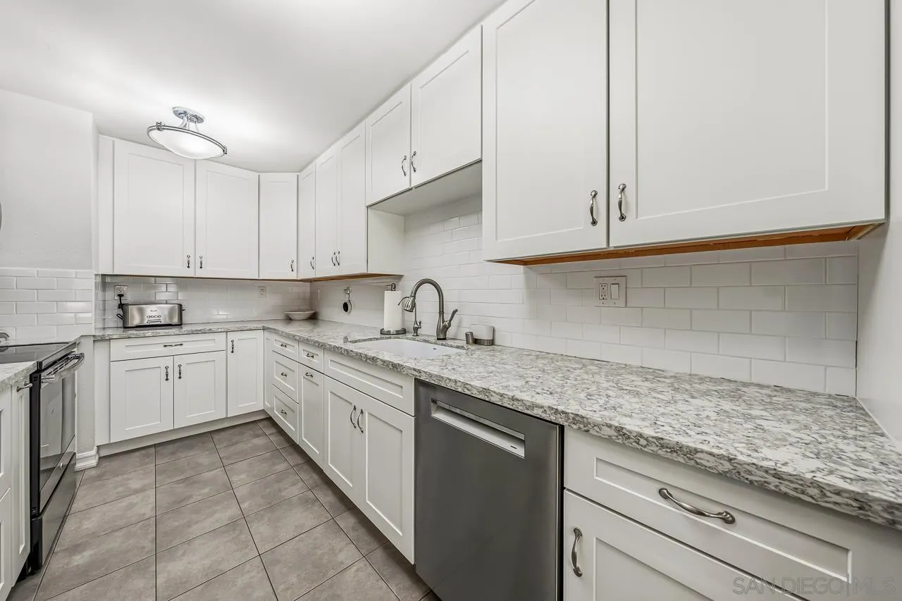 5661 Lake Park Way Unit 6