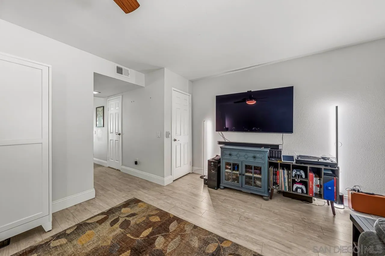 5661 Lake Park Way Unit 6