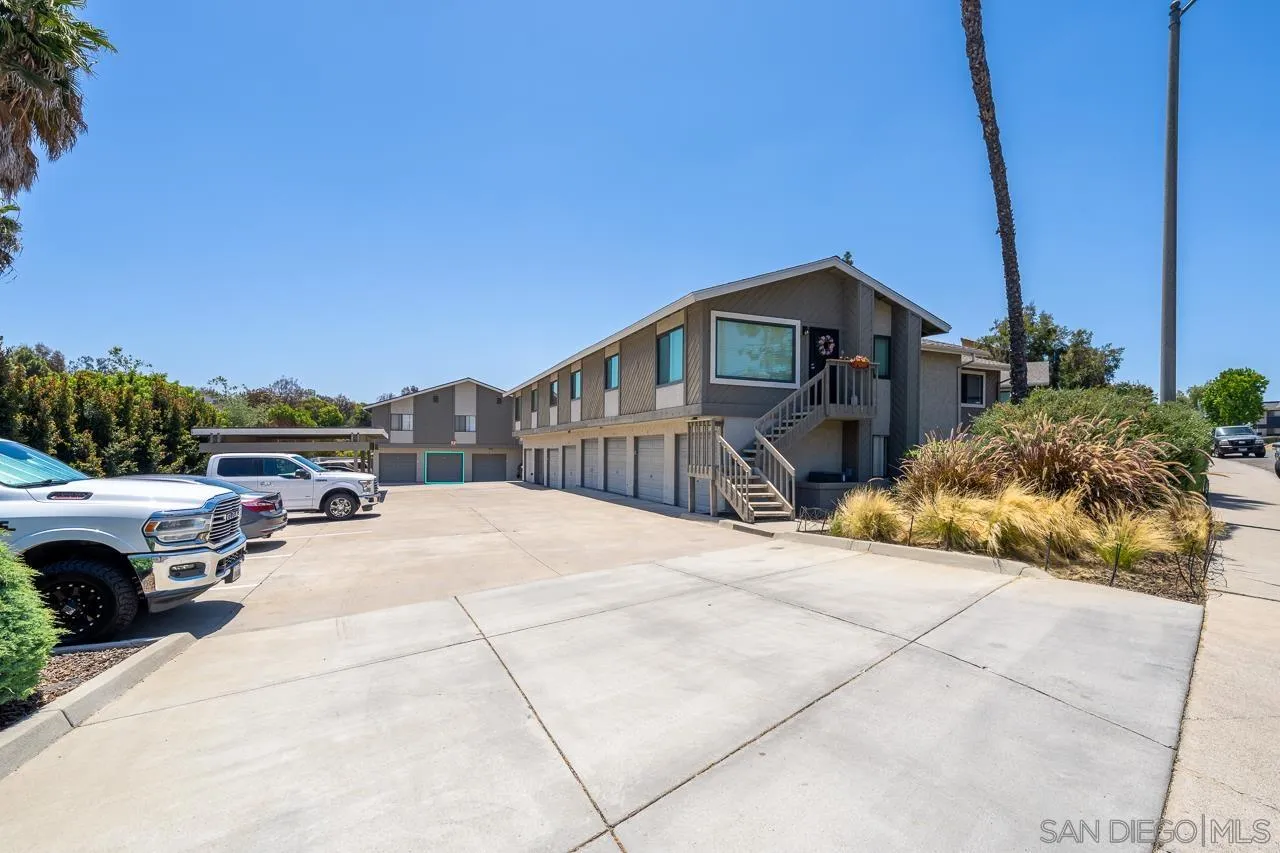 5661 Lake Park Way Unit 6