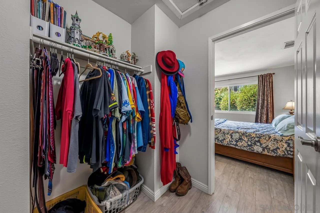 5661 Lake Park Way Unit 6
