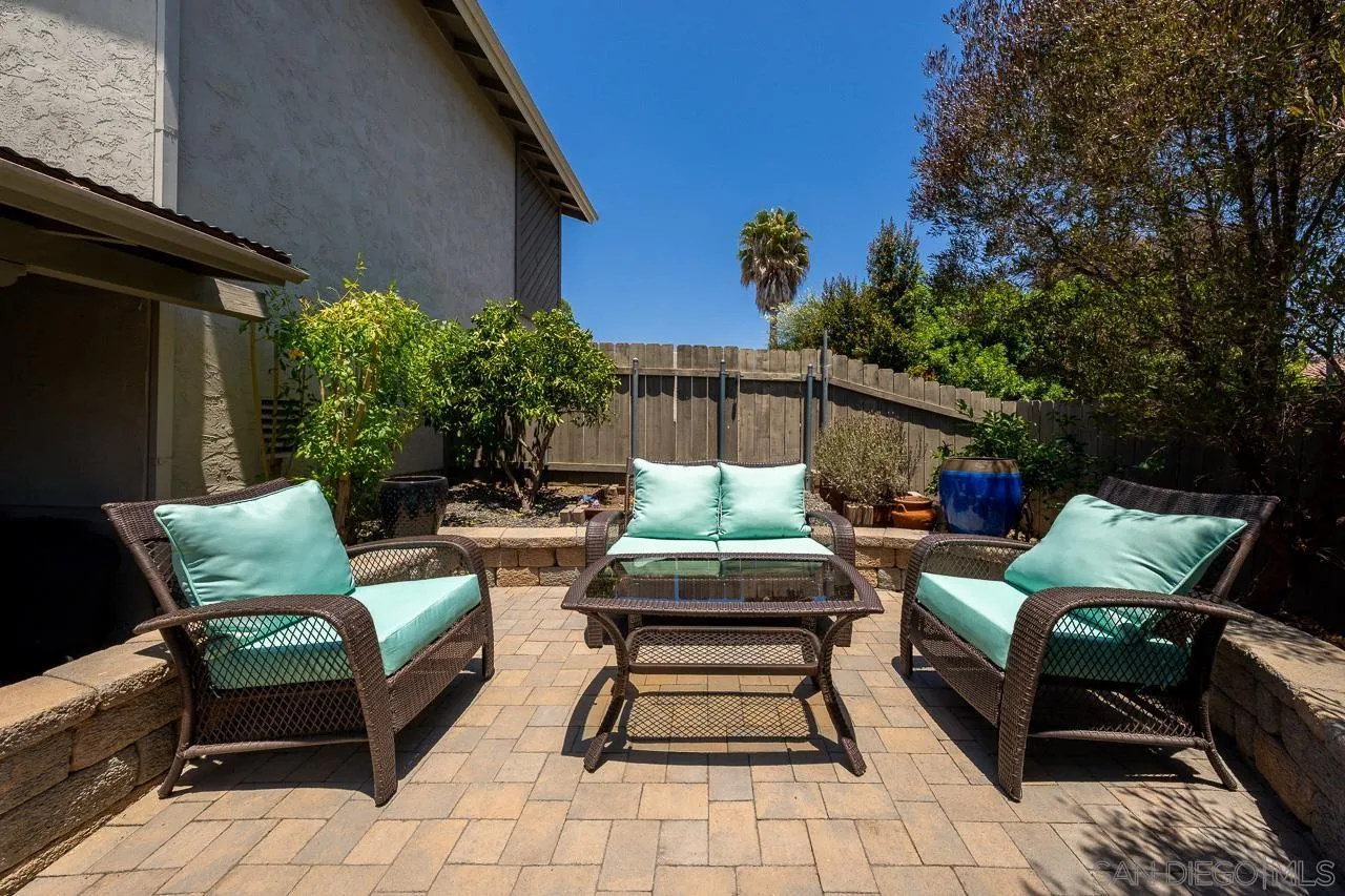5661 Lake Park Way Unit 6