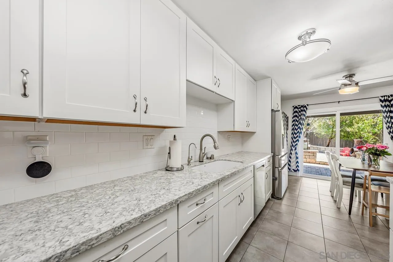 5661 Lake Park Way Unit 6