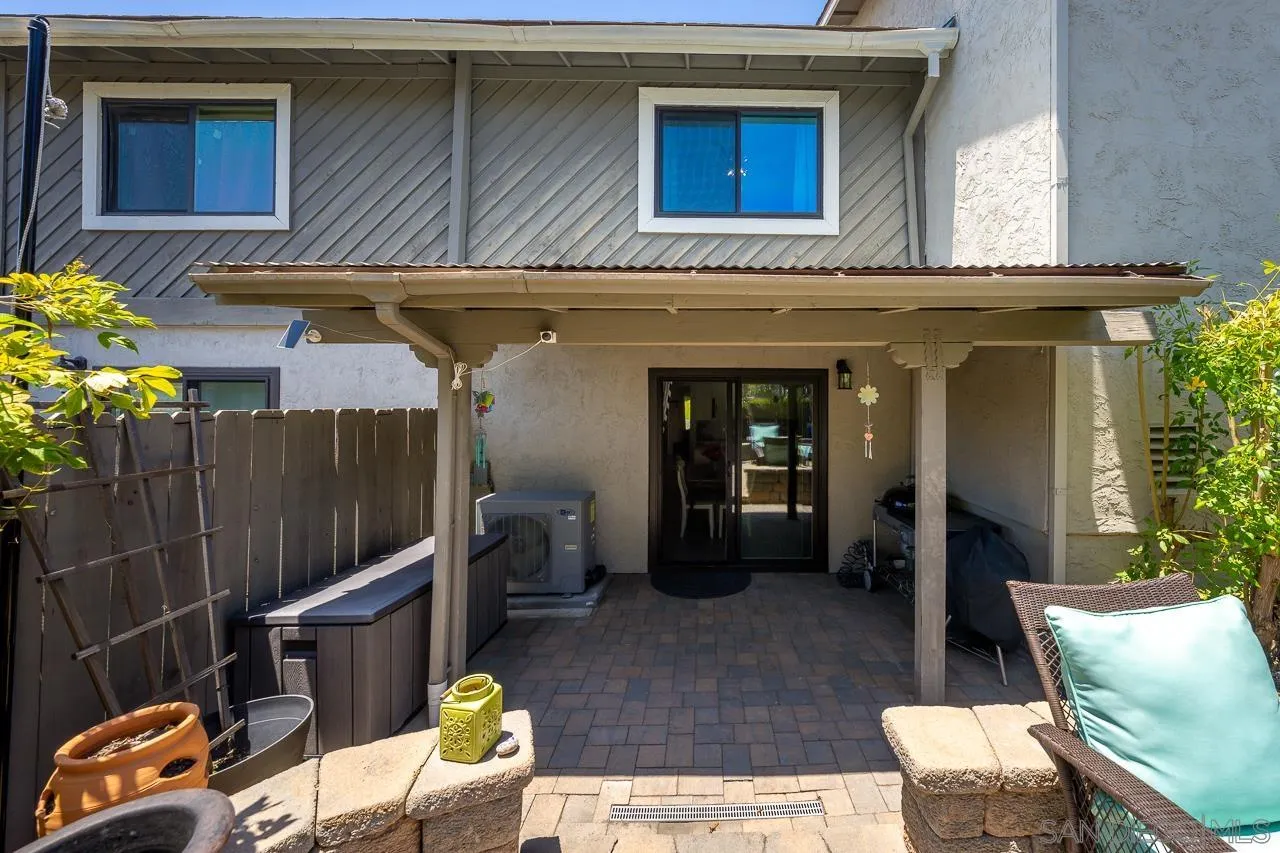 5661 Lake Park Way Unit 6