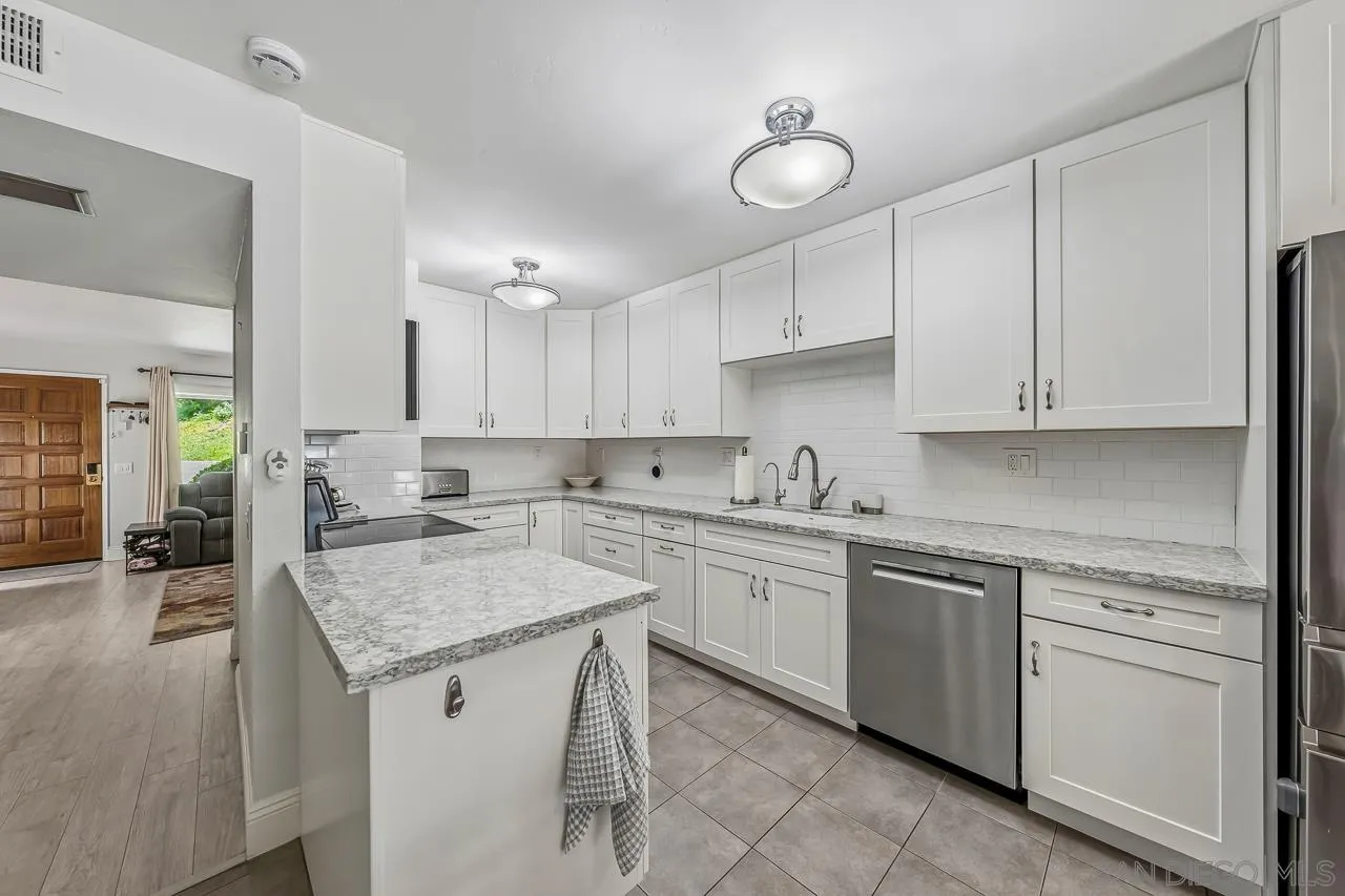 5661 Lake Park Way Unit 6
