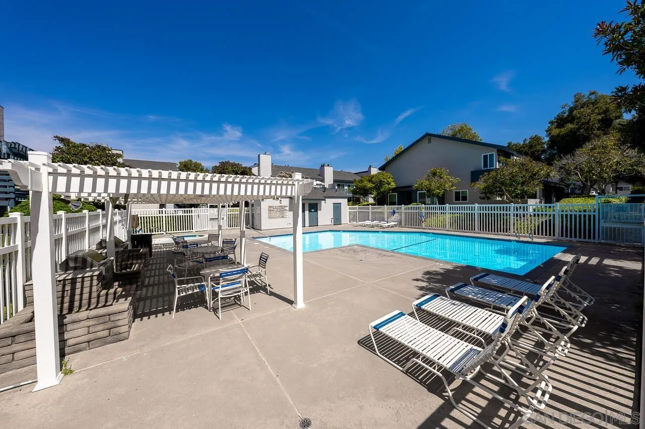 1476 Gustavo St. Unit B