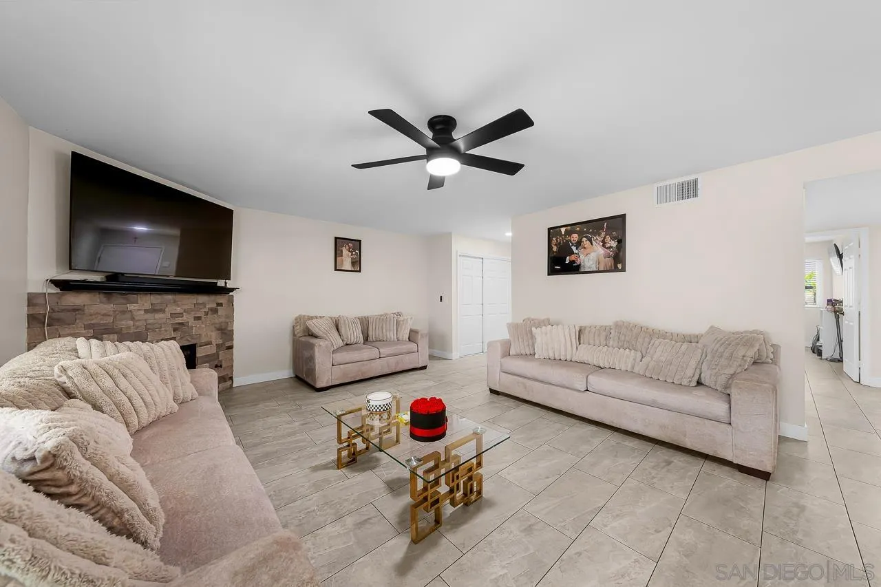 1476 Gustavo St. Unit B