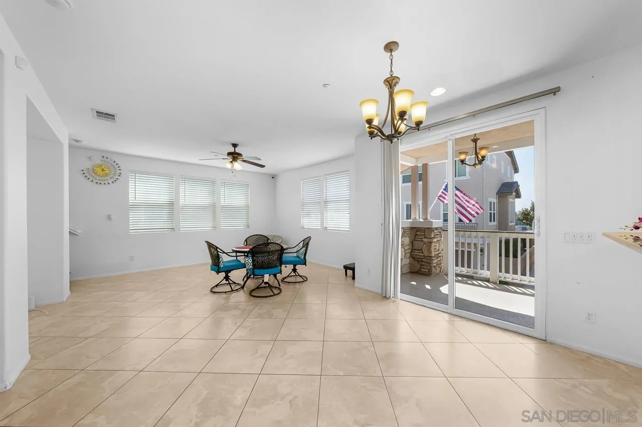 3028 Cole Grade