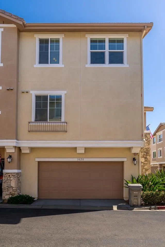 3028 Cole Grade