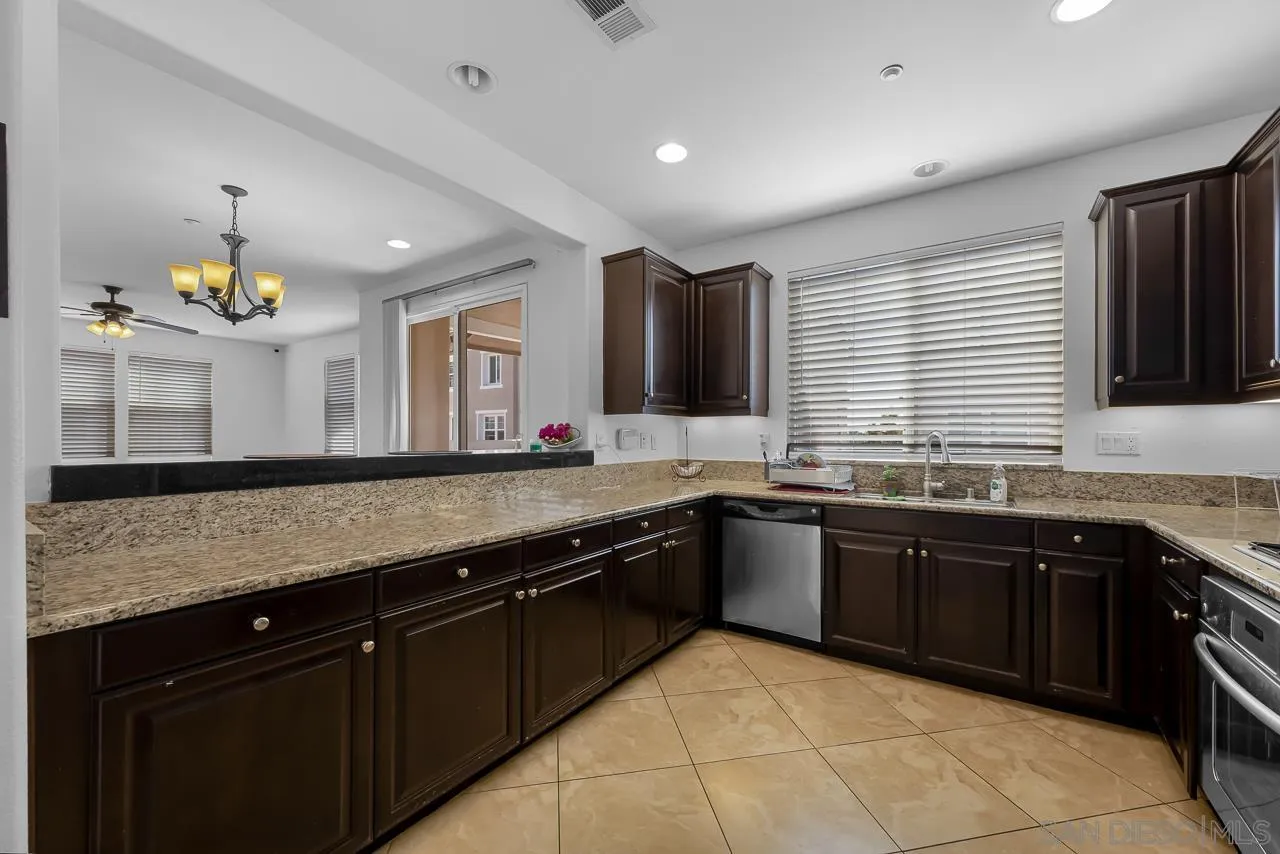3028 Cole Grade