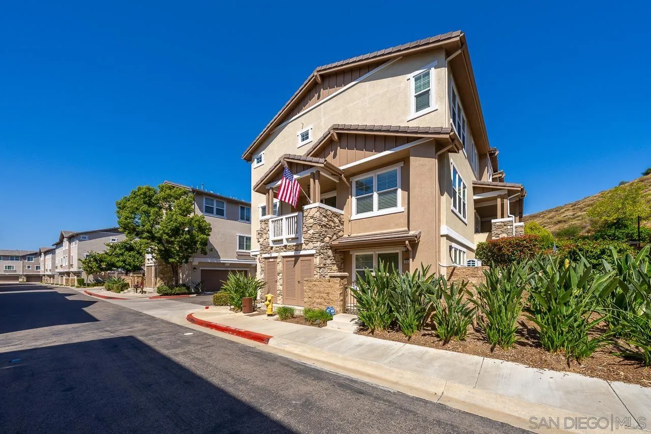 3028 Cole Grade