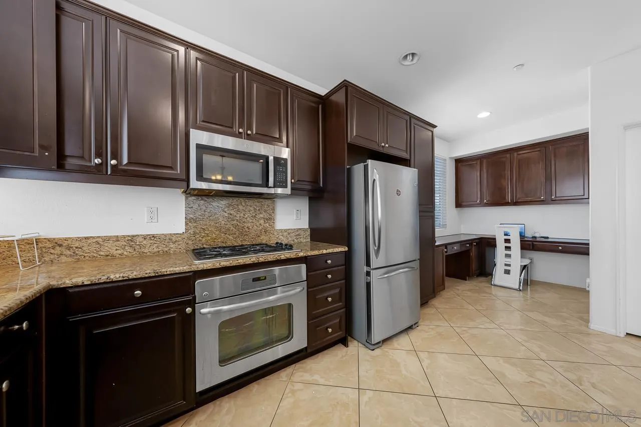 3028 Cole Grade