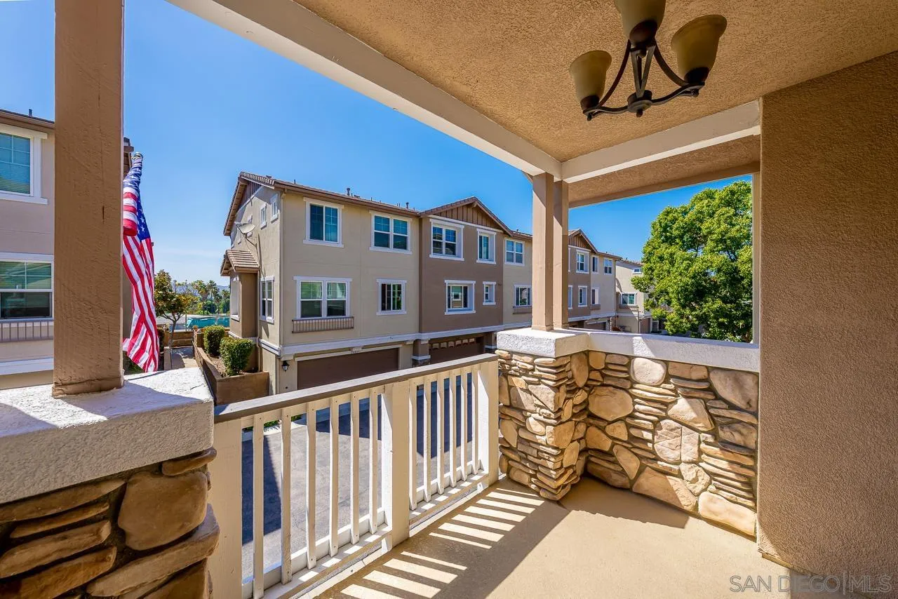 3028 Cole Grade