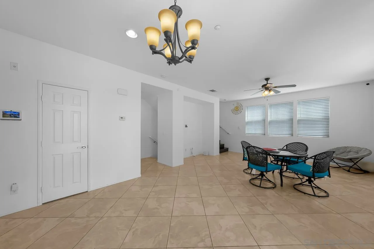 3028 Cole Grade