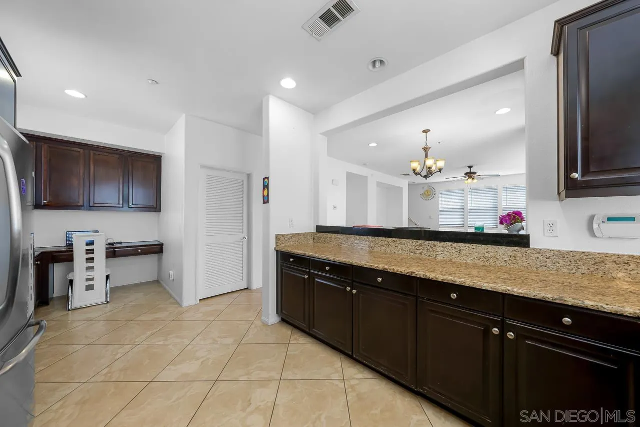 3028 Cole Grade