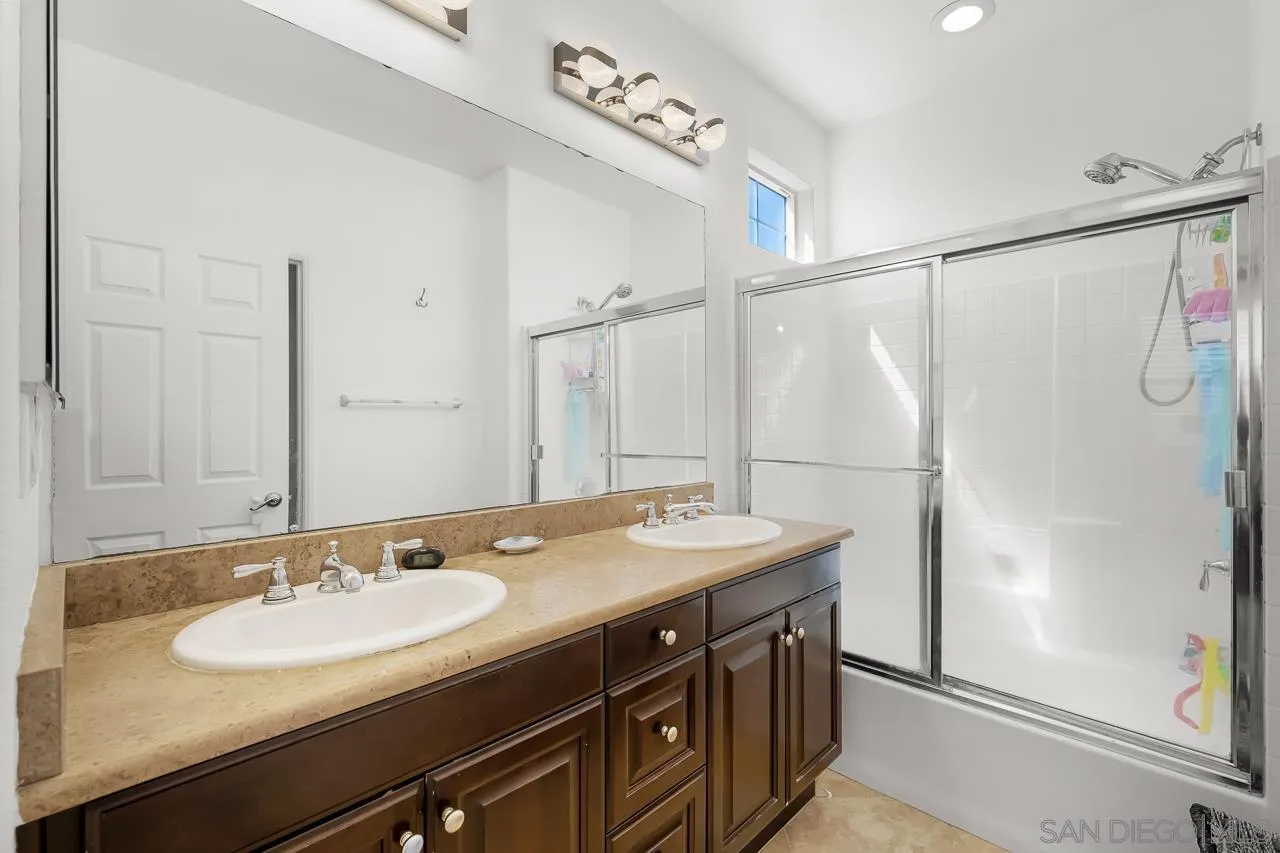 3028 Cole Grade