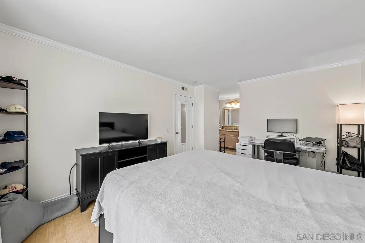 4075 Porte La Paz Unit 170