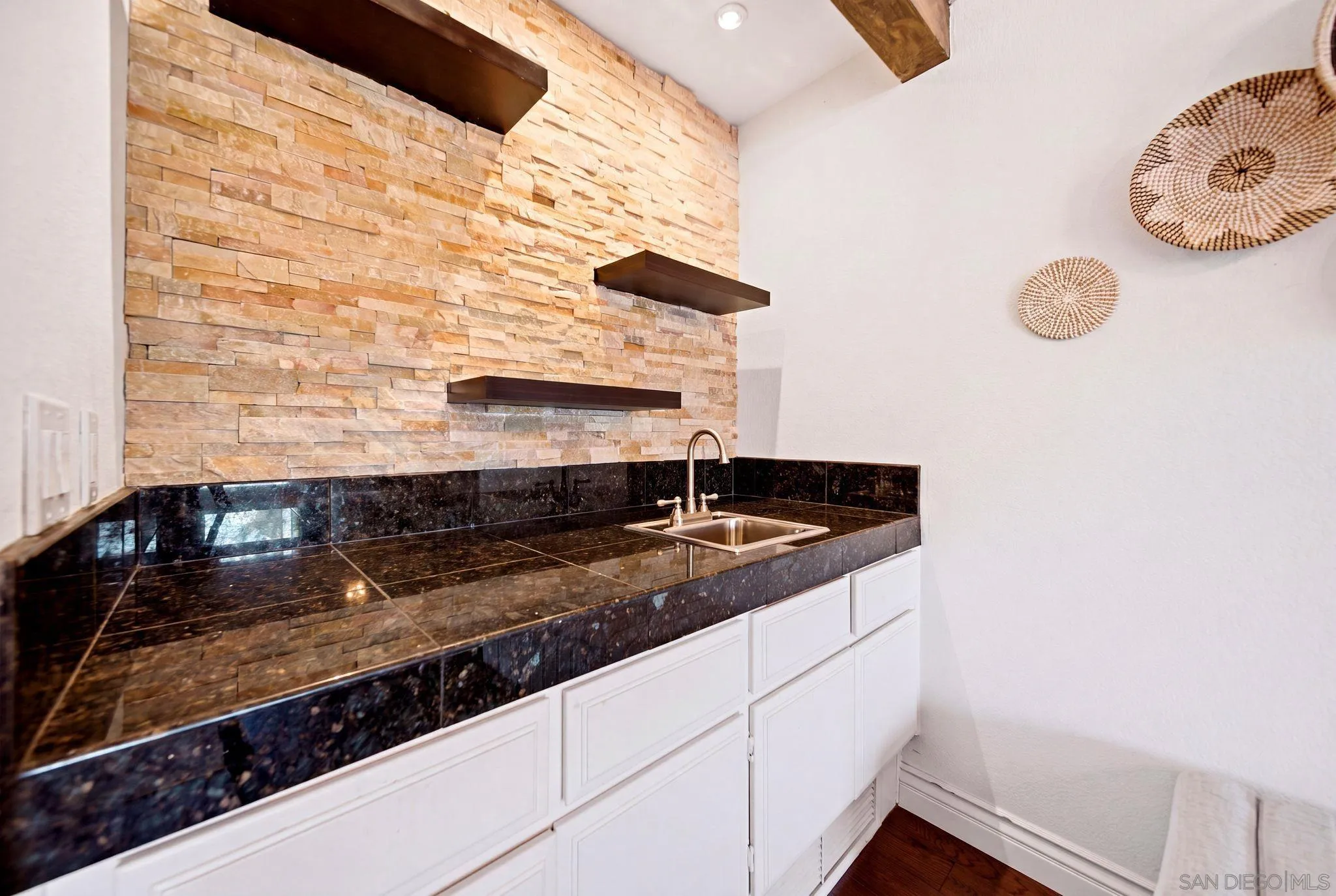 1126 San Jacinto
