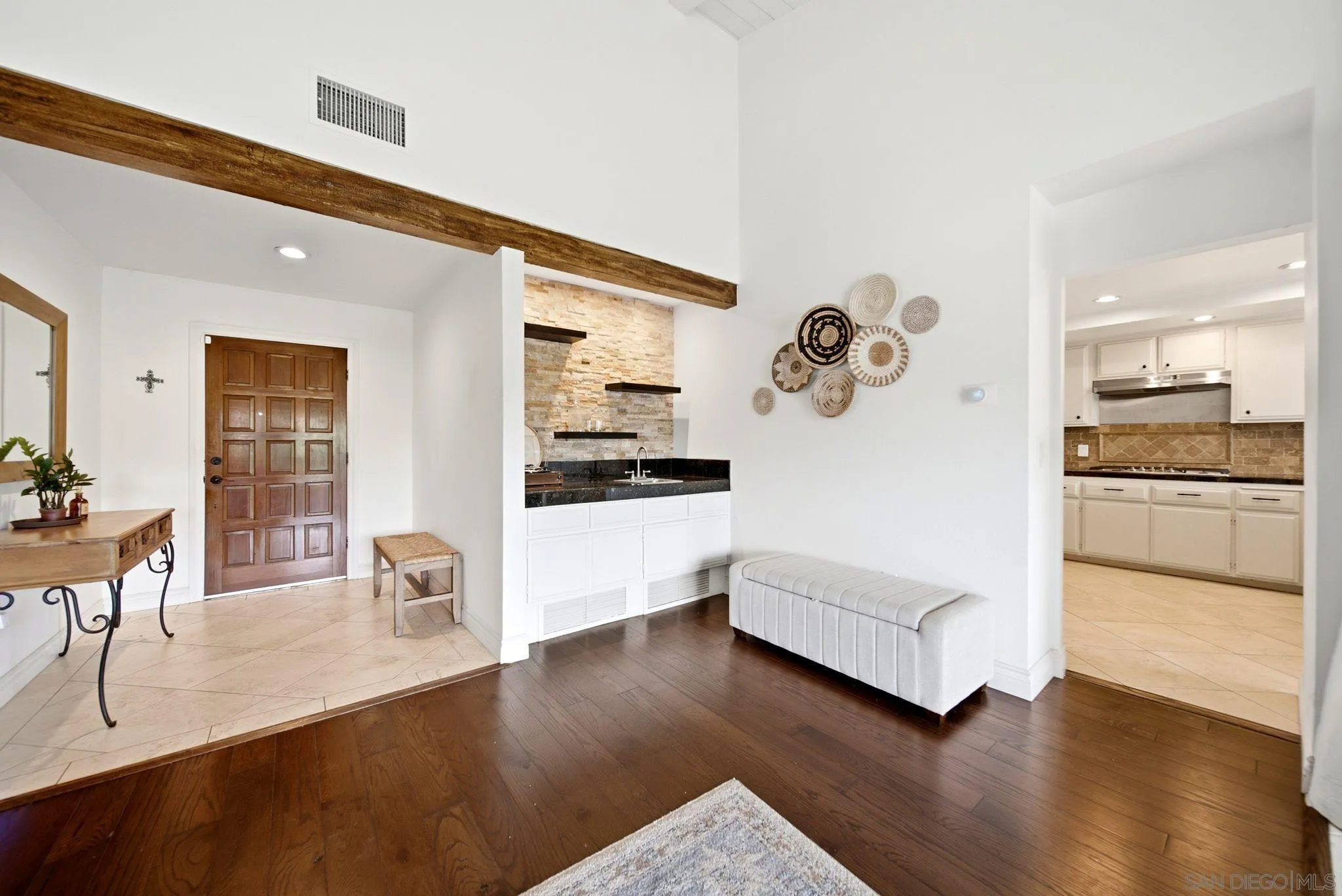 1126 San Jacinto